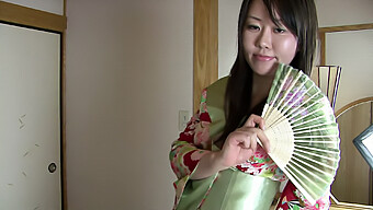 Masaje Japonés Amateur Se Convierte En Una Sesión Caliente De Placer Oral