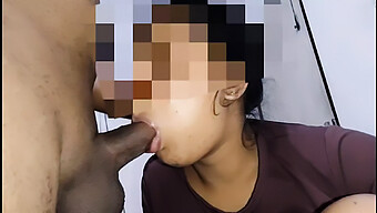 Deepthroat Og Cumshot Action I Srilankisk Tenåringsblowjob-Video