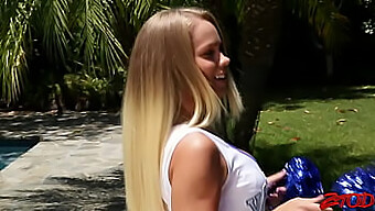 Britney Young, Cheerleader Seksi Dengan Payudara Besar Alami, Mendapatkan Creampie